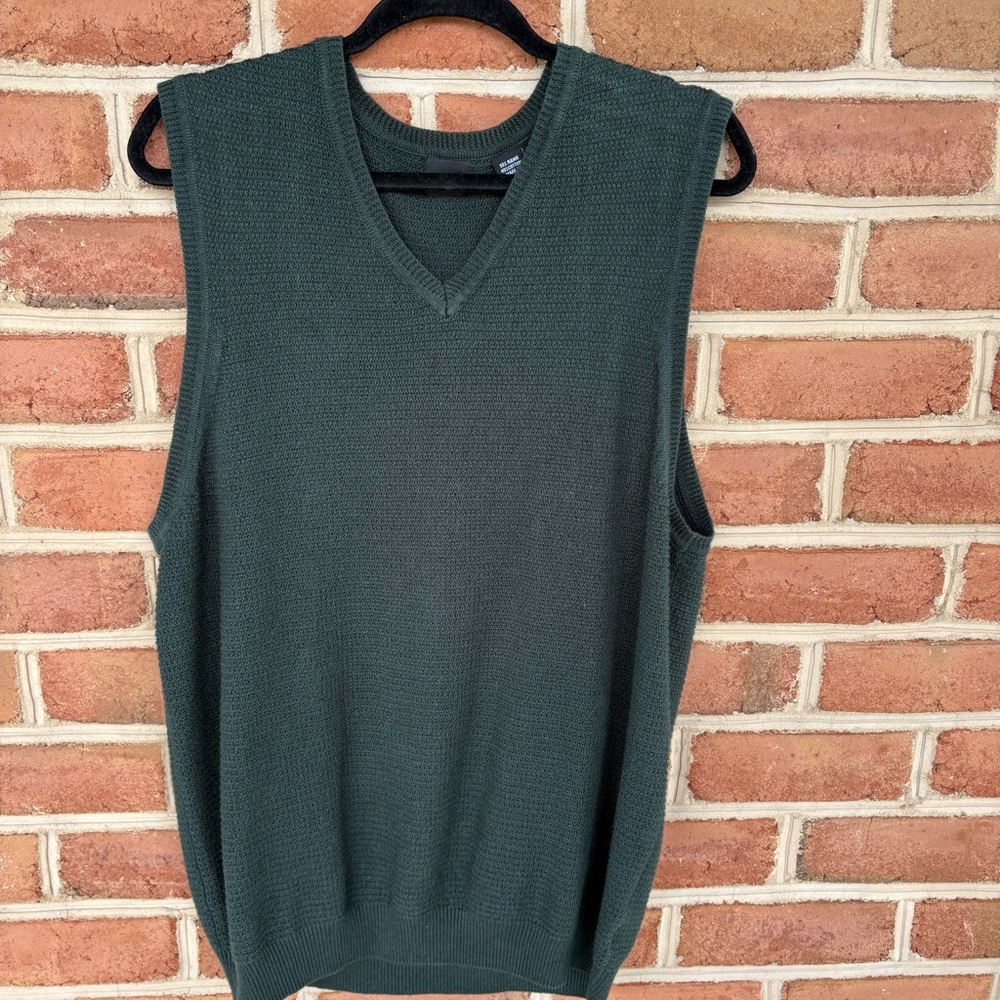Arrow Men's Dark Green V-Neck Sweater Vest